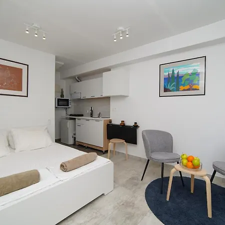 Victor - Adorable With Terrace+free Parking Apartment Cavtat