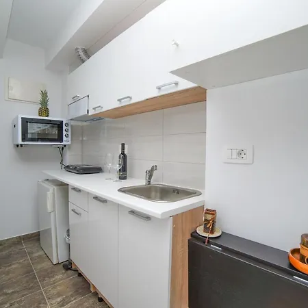 Victor - Adorable With Terrace+free Parking Cavtat