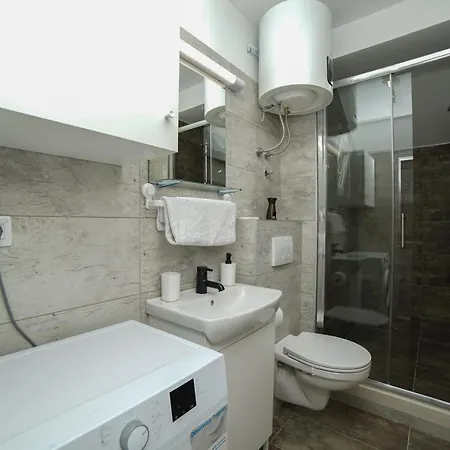 Apartment Victor - Adorable With Terrace+free Parking *