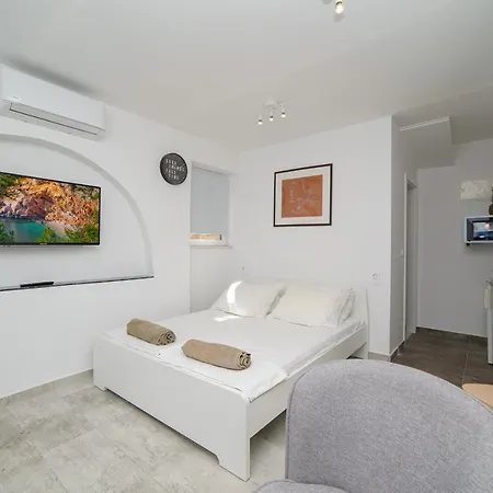 Victor - Adorable With Terrace+free Parking Apartman *