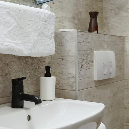 Victor - Adorable With Terrace+free Parking Apartman *